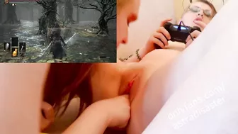 Gamer lesbian orgasms while playing Dark Souls 3, has her pussy fingered and licked by girlfriend