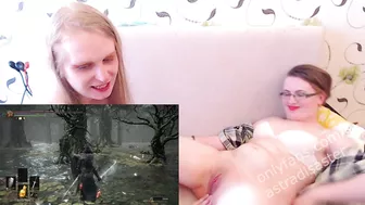 Gamer lesbian orgasms while playing Dark Souls 3, has her pussy fingered and licked by girlfriend