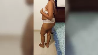 SRI LANKAN BITCH WIFE SLUTTY JUICY BODY