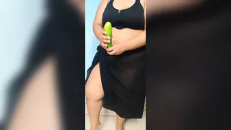 Saudi Arabian Maid Fuck Hard With Cucumber - hard fuck