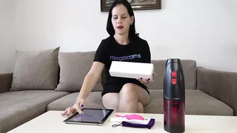 Anna unboxing Sohimi new toy