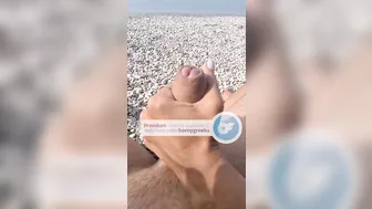 POV Public Mutual Masturbation in the beach. Risky and nude, almost got caught. Γυμνή στην παραλία