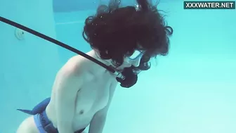 Hot underwater babe Emi the mermaid