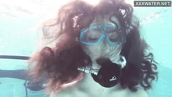 Hot underwater babe Emi the mermaid