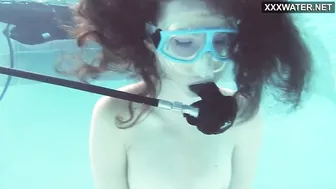 Hot underwater babe Emi the mermaid