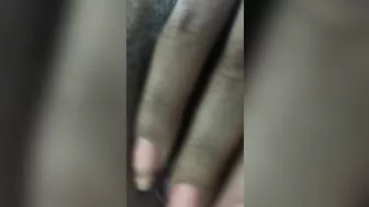 CLOSE UP OF HOW URINE COMES OUT OF A HAIRY PUSSY!Comment if you like it????