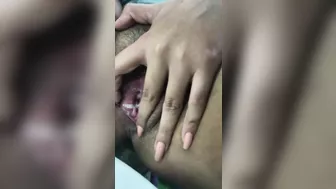 CLOSE UP OF HOW URINE COMES OUT OF A HAIRY PUSSY!Comment if you like it????