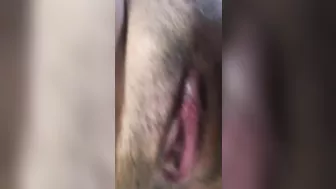 CLOSE UP OF HOW URINE COMES OUT OF A HAIRY PUSSY!Comment if you like it????