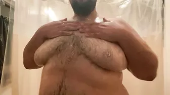 Playing with my tetas in the shower