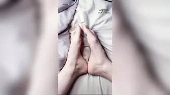 FOOTJOB - CUM ON SMALL FEET