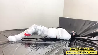 Fejira com Fetish girl mummification wrap