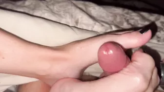 Massage wand on his balls and cock between my toes. He shoots a huge cumshot on my sexy feet!