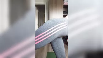 doing legging squats without panties