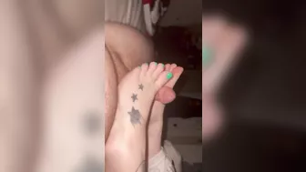 Girlfriend rubbing my cock with her feet for the first time