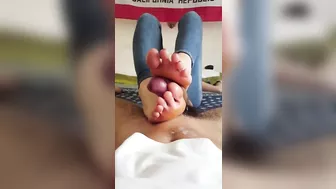 My girlfriend give me a hot FOOTJOB in red toes (cum on feet)