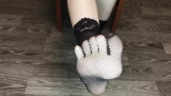 kelly_feet girl show new fishnets foot fetish pov nylon stockings