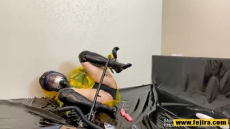 Fejira com Wearing a plastic raincoat to handcuff yourself to an orgasm in captivity