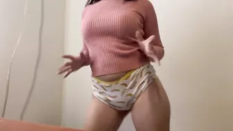 Teen latina dancing Tití Me Preguntó (reggaeton) - Petite, nice ass OnlyFans: studentwhoneedsmoney