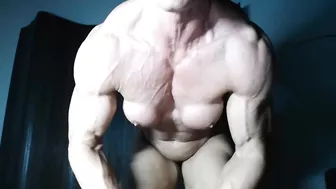 Fbb Beautiful webcam Pushups Hulk out & Veins