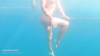 EROTIC UNDERWATER NUDE DANCING