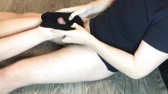 Teen socks job in black ped socks, cumshot on feet.