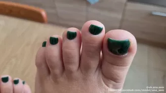 #026 Close-UP Sexy Toes Nympho Goddess FEET (FOOT WORSHIP/Pedicure) green toes nails