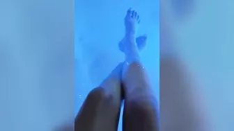 Pé na piscina