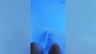 Pé na piscina