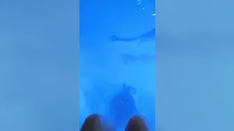 Pé na piscina