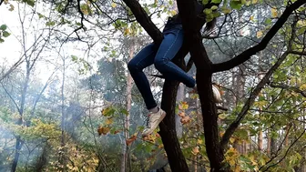 Girl climbed a tree to rub her pussy on it - Lesbian-illusion