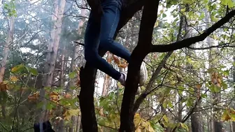 Girl climbed a tree to rub her pussy on it - Lesbian-illusion