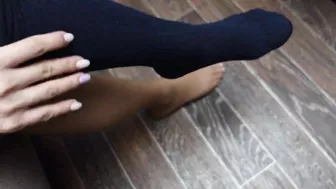 Schoolgirl Show Feet in Knee Socks and Change Dress knee socks Nylon Pantyhose foot fetish part 2