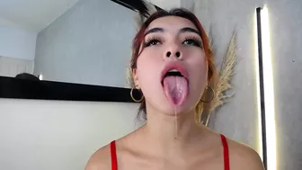 Heliza loves to suck cock