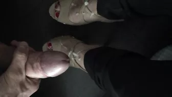 Back from work i want cum on my feet!!! Sexy milf shoejob with high heels and red nails...Big cum...