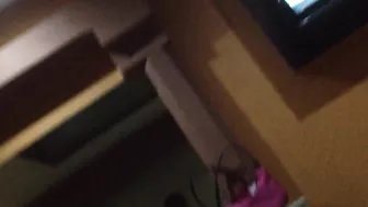 Mi novia sacándome la leche en el motel parte 3