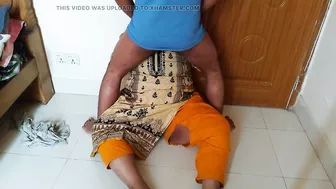 (naukrani ko ghar ki safai karte samay malik jabardasti chudai) Indian Maid Has Hard fuck With Boss - Clear Hindi Audio