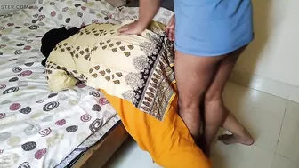 (naukrani ko ghar ki safai karte samay malik jabardasti chudai) Indian Maid Has Hard fuck With Boss - Clear Hindi Audio