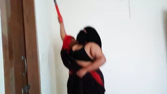 Desi Tamil Big Tits Hot granny Ka Thapa Thap chudai Majbore Appa Beta (Indian 60y Old granny fucked while she Cleaning)