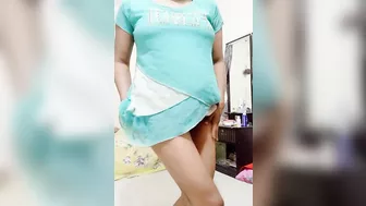 18-year-old Deepali college student shows her boyfriend tight pussy on video call