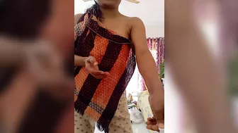 Tamil sexy aunty after shower sexy body in towel secret mms