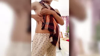 Tamil sexy aunty after shower sexy body in towel secret mms