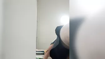 mommy showing under the shirt