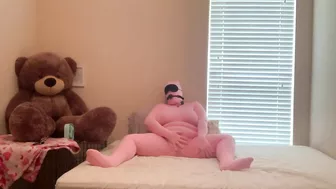 Pink Zentai BBW masturbating