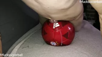 #18 Ejaculation rapide sur un ballon de foot du Bayern Munich