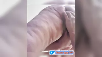 Granny squirts like hell fingering her old pussy !