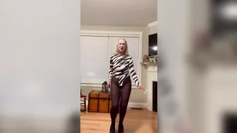 GILF DANCING IN PANTYHOSE DANIELLE DUBONNET