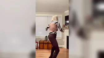 GILF DANCING IN PANTYHOSE DANIELLE DUBONNET