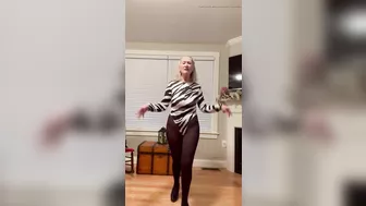 GILF DANCING IN PANTYHOSE DANIELLE DUBONNET