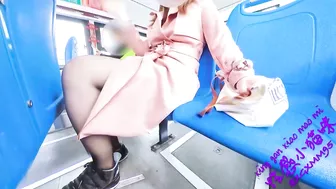 [Bus] Real exposure to seduce the passengers next to you