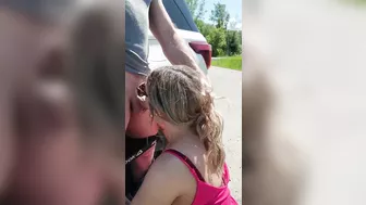 Amateur Hot Girl Gives Blowjob On Roadside